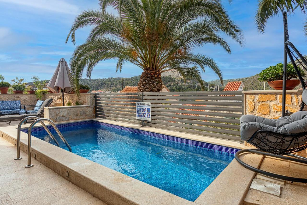 Capitis In The Center Hvar Town