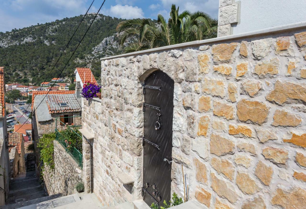 Capitis In The Center Apartment Hvar Town