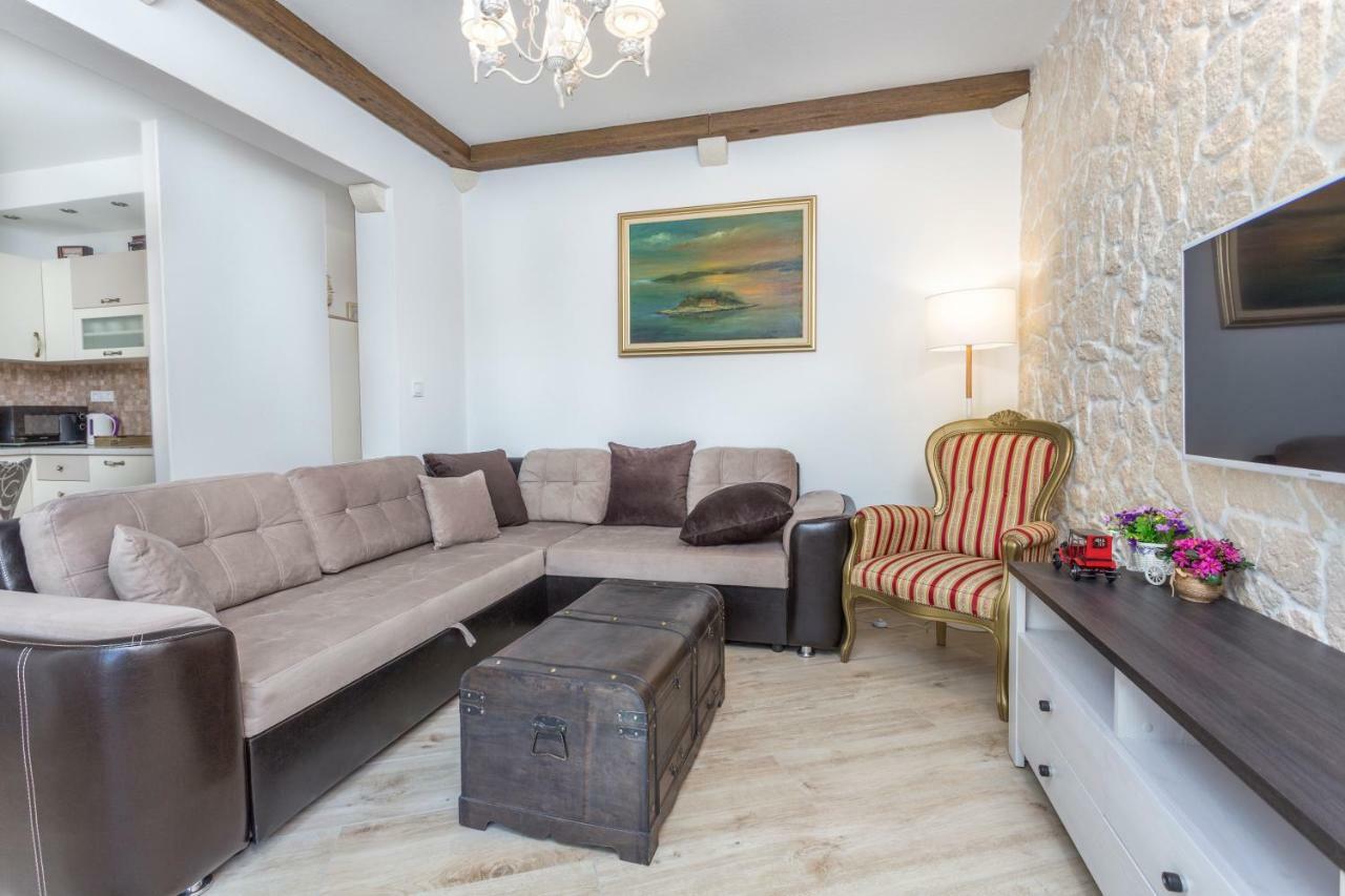 Apartamento Capitis In The Center